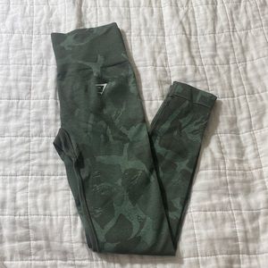 Gymshark Adapt Camo Seamless Leggings in color Moss olive/Core olive